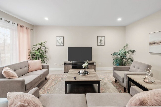 Building Photo - 10907 S Normandy Ave