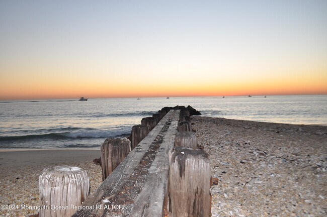 Building Photo - 1310 George St