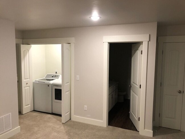 Building Photo - Newly Constructed 3 Bedroom Home in Manhat...