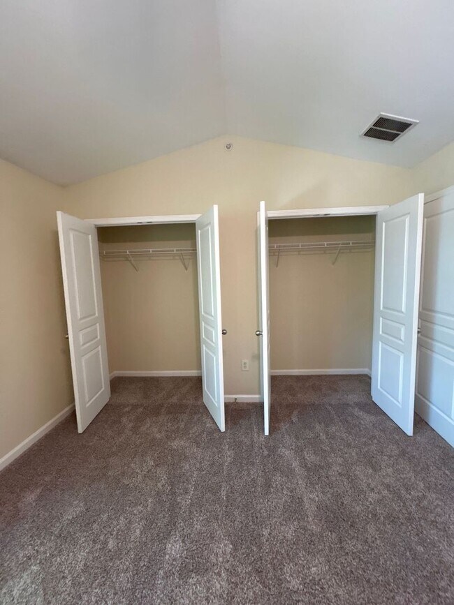 Building Photo - Spacious 3-Bedroom Townhome for Rent – $720 per Bedroom!
