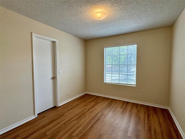 Building Photo - 109 Segovia Way