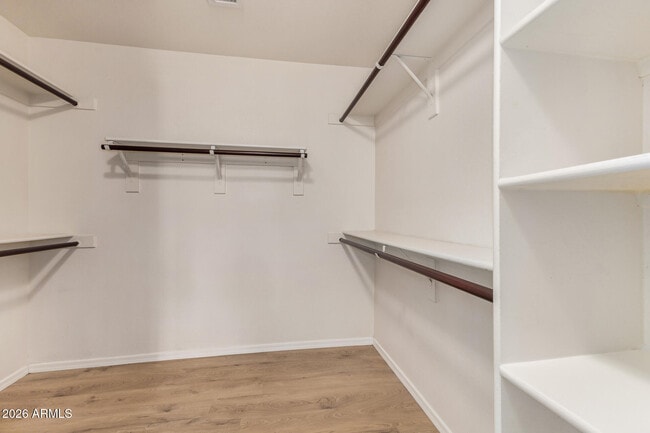 Building Photo - 4334 E Anderson Dr