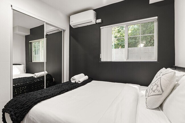 Building Photo - 10777 Ashton Ave