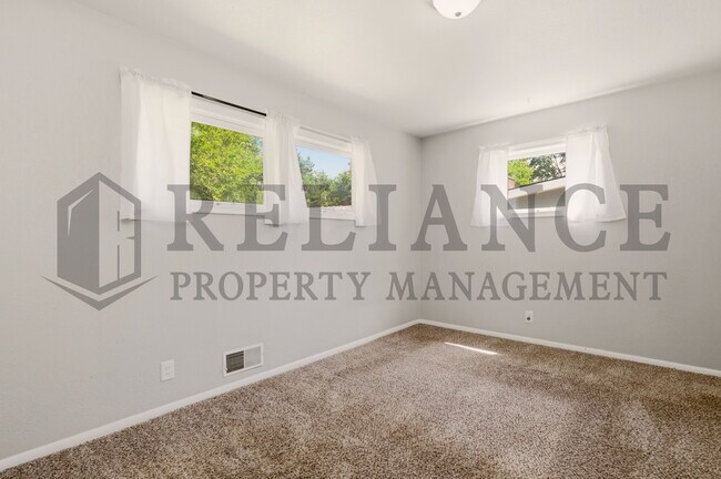 Building Photo - 730 N Chipper Ln