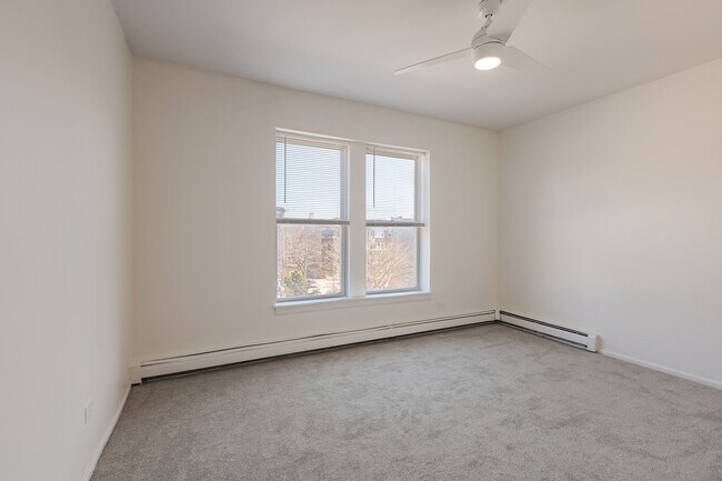 Building Photo - 543 E 60th St
