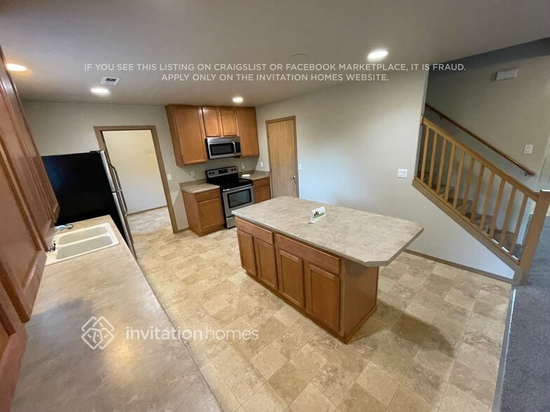 Building Photo - 15216 35th Dr SE