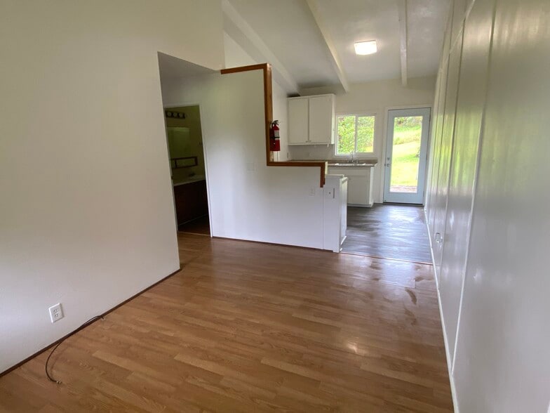 Building Photo - 18-4025 N Glenwood Rd