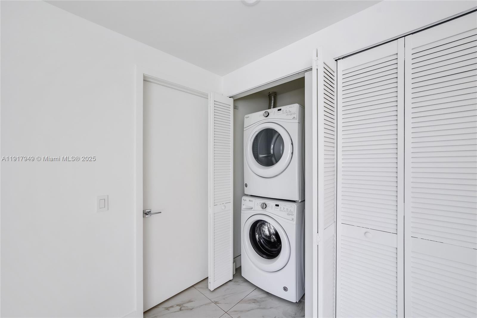 Building Photo - 2000 Metropica Way