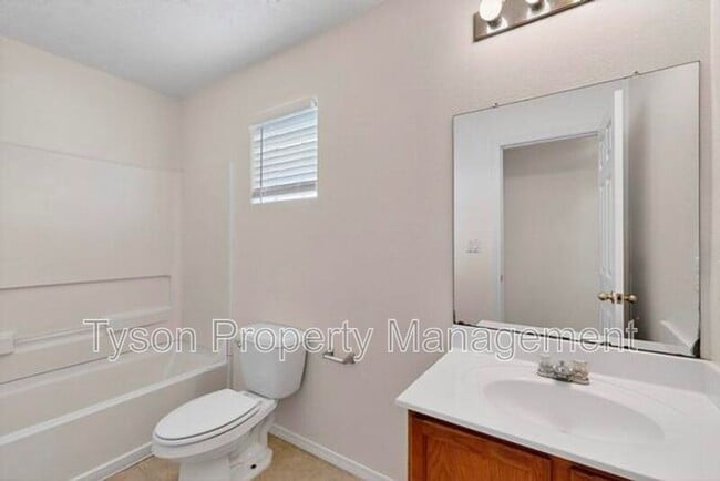 Building Photo - 1032 Clear Creek Ct