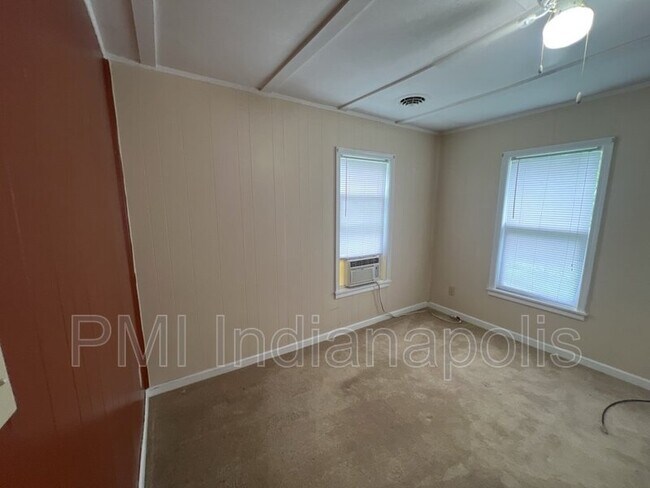 Building Photo - 629 N Willow St
