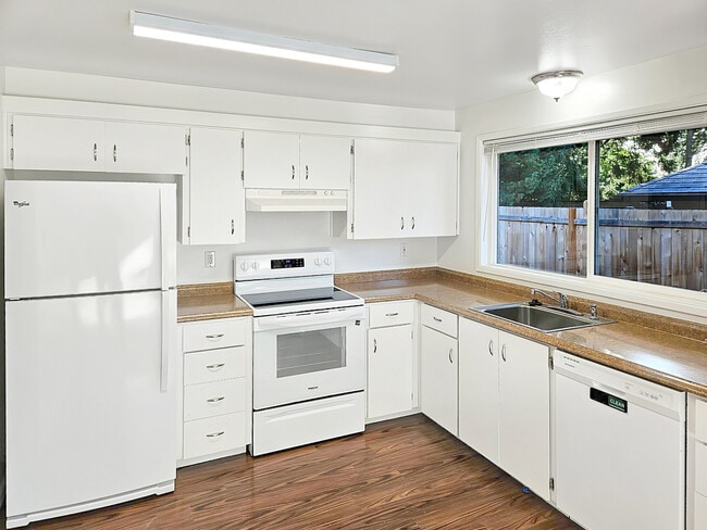 Building Photo - 9032 SW Monterey Pl