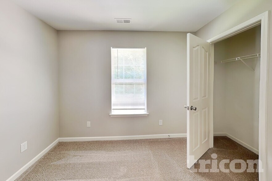 Building Photo - 2856 Oasis Ln