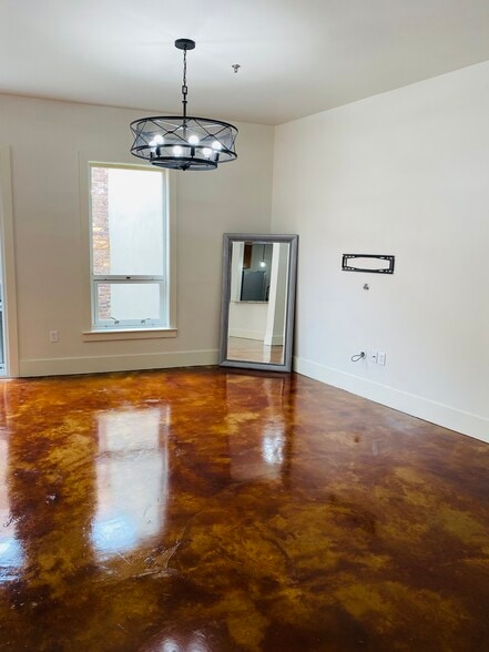 Building Photo - 840 Tchoupitoulas St