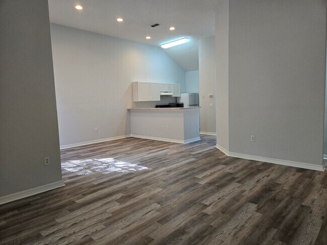 Building Photo - 3 Bedroom/ 2 Bath home at The Greens at West End