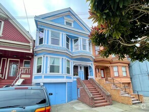 Building Photo - Wonderful Light and Bright Top Floor 2BR/1...