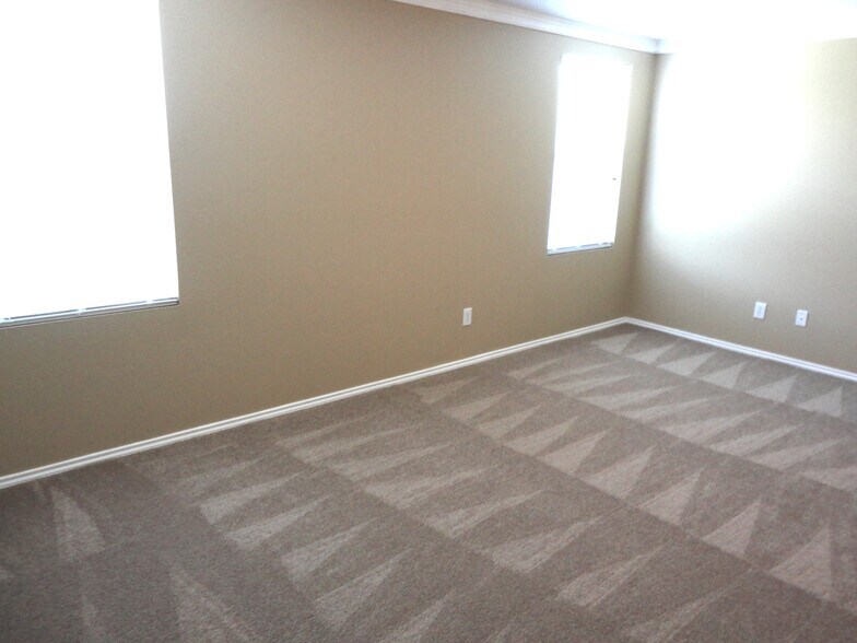 Building Photo - 9029 Quarter Horse Ln