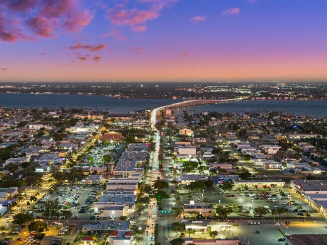 Building Photo - 1019 SE 40th St