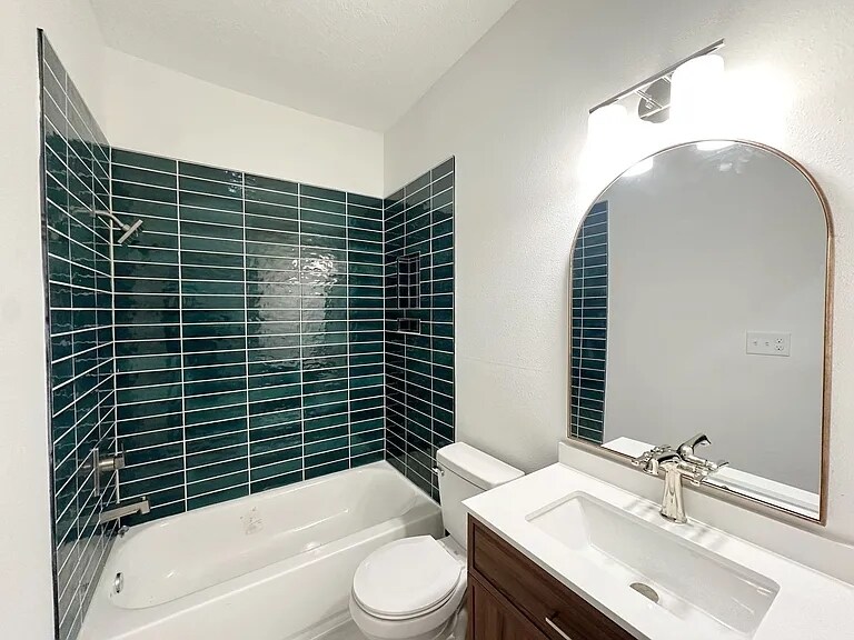 Building Photo - 1009 NW 6th Ave