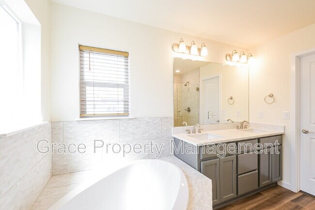 Building Photo - 2856 S Fox Ct