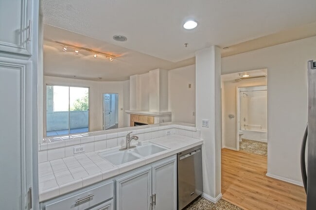 Building Photo - Bright & Airy, Recently Updated 3rd Floor Apartment in the Catalina Building Across from Central ...