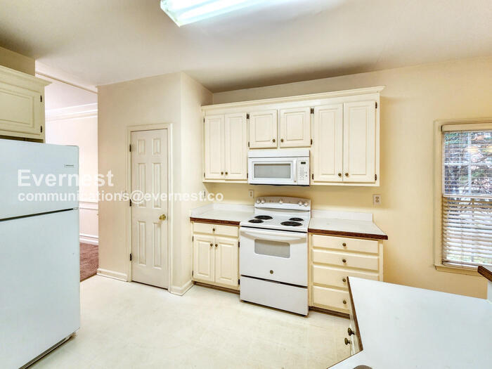 Building Photo - 1660 Cheshire Ct NW