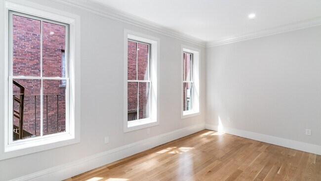 Building Photo - 232 Clarendon St