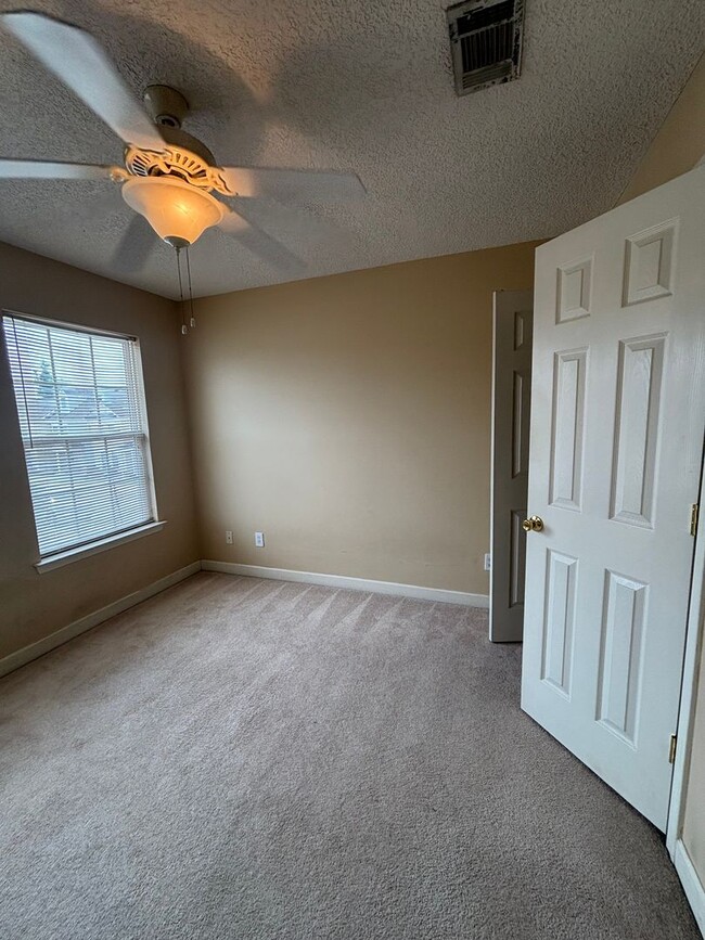 Building Photo - **MANAGERS SPECIAL 250 OFF FIRST MONTH REN...