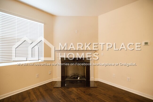 Building Photo - 559 Post Oak Ln
