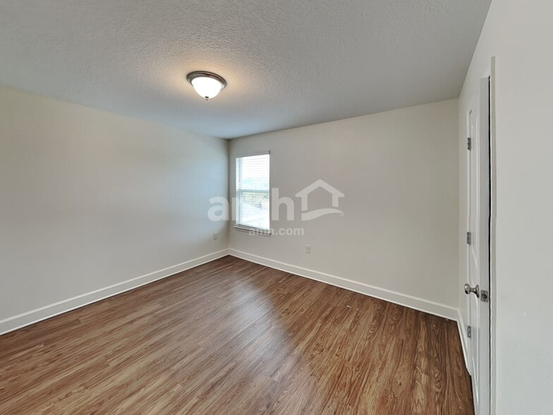 Building Photo - 315 Pine Terrace Dr