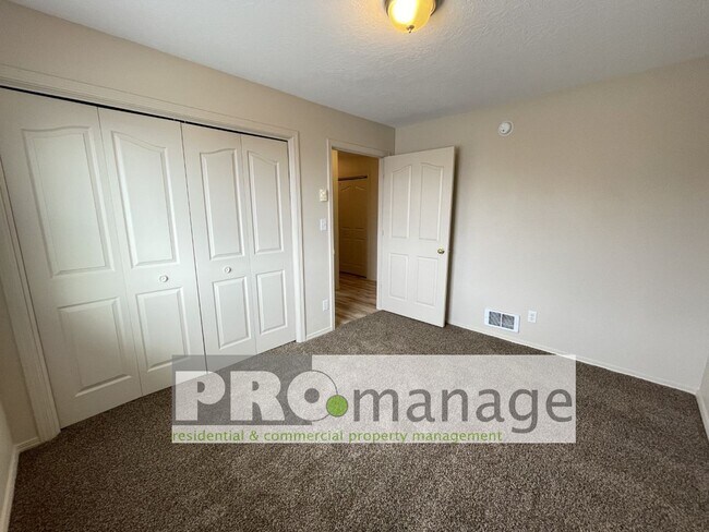 Building Photo - 2592 Prospect Dr