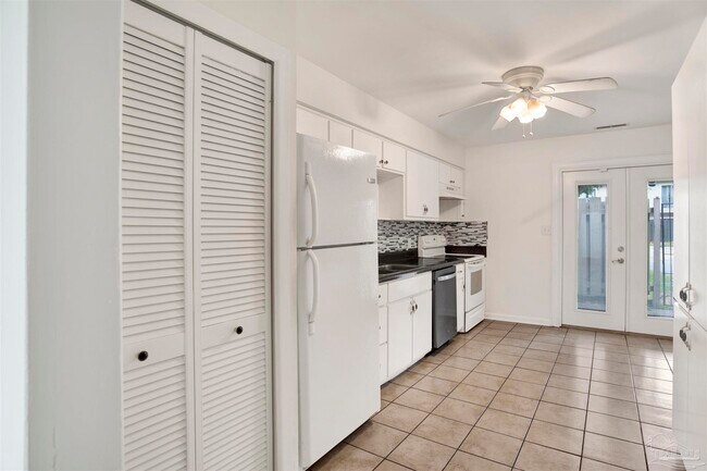 Building Photo - 4707 Huron Dr