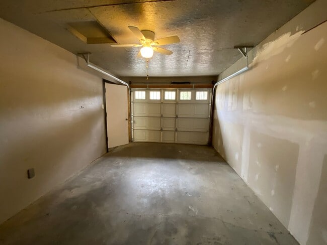 Building Photo - NE Visalia home coming soon!
