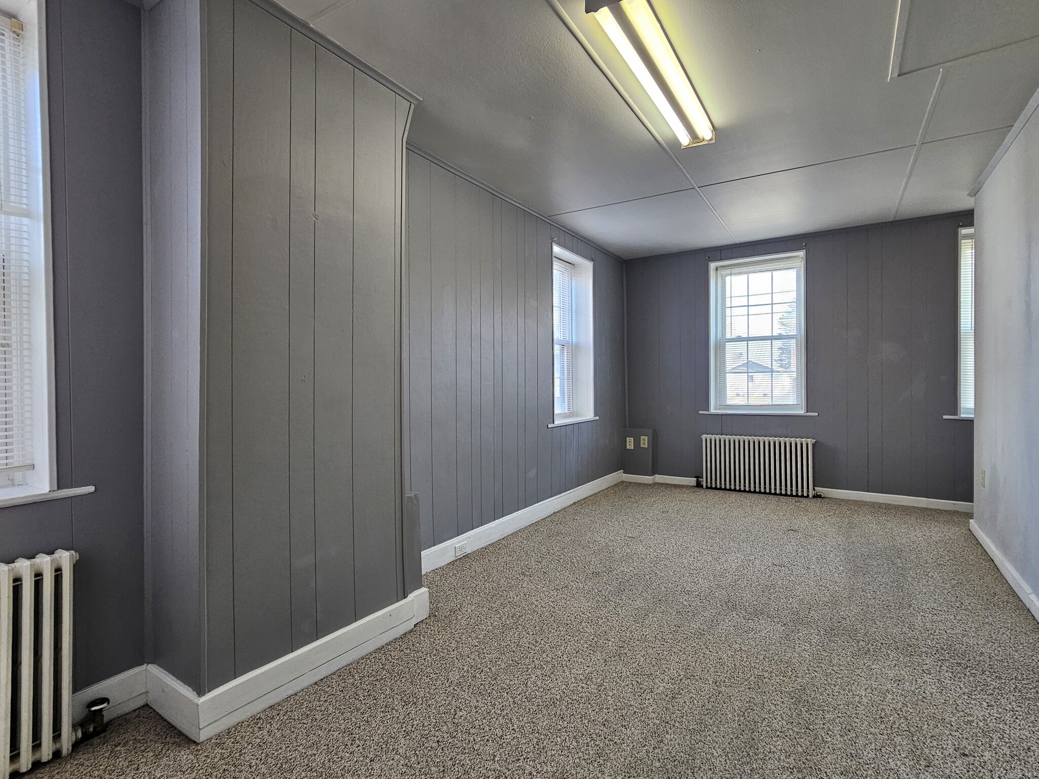 Building Photo - 1358 W Main St