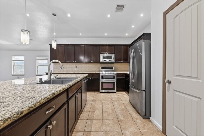 Building Photo - 9322 Limestone Ranch Ln
