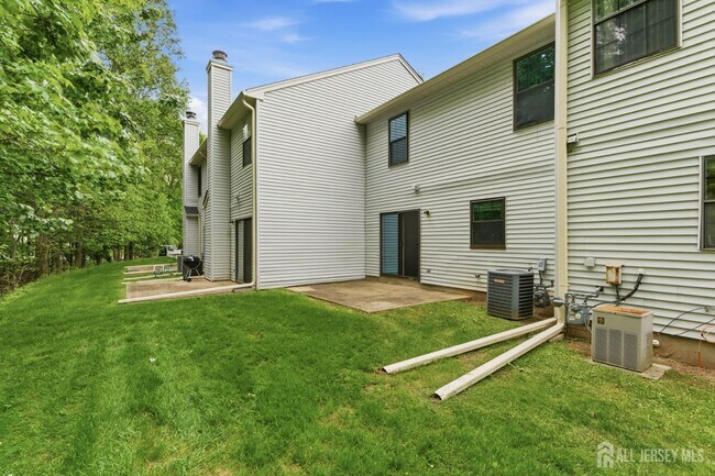 Building Photo - 2804 Cricket Cir
