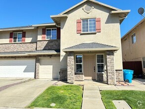 Building Photo - 3  bed/ 2.5 bath townhouse - Yuba City