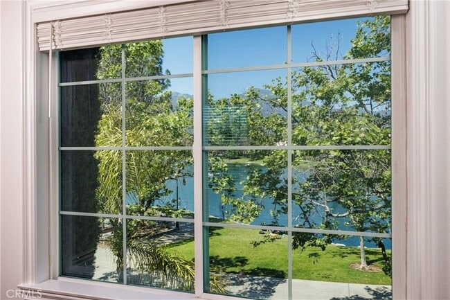 Building Photo - 225 Montana Del Lago Dr