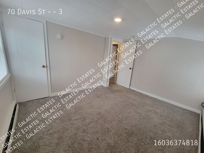 Building Photo - Townhouse 2 bed 1 bath walking distance to...