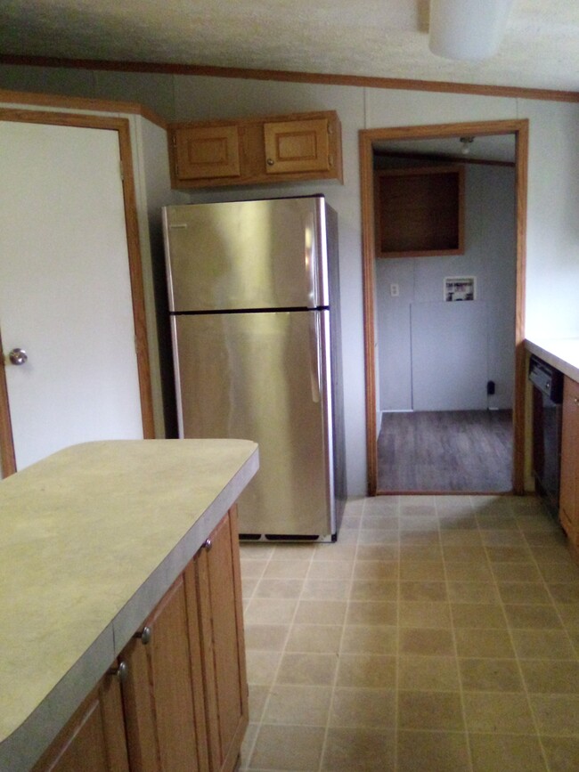Building Photo - 3111 Riverside Dr