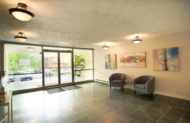 Building Photo - 1800 Jefferson Park Ave