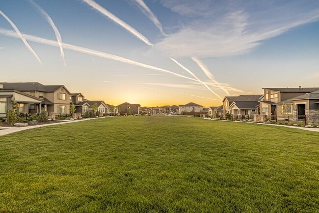 Building Photo - Community Pool and Fitness Center! 3 Bed/2...