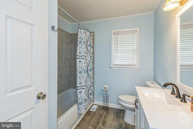 Building Photo - 311 Oakridge Dr