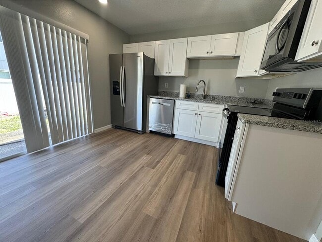 Building Photo - 1147 W Minneola Ave