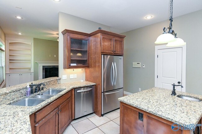 Building Photo - 305 Walden Glen Ct