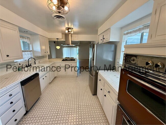 Building Photo - Stunning 3 Bed/2.5 Bath + Shop w/ Resident Benefits Package & $0 Security Deposit Option