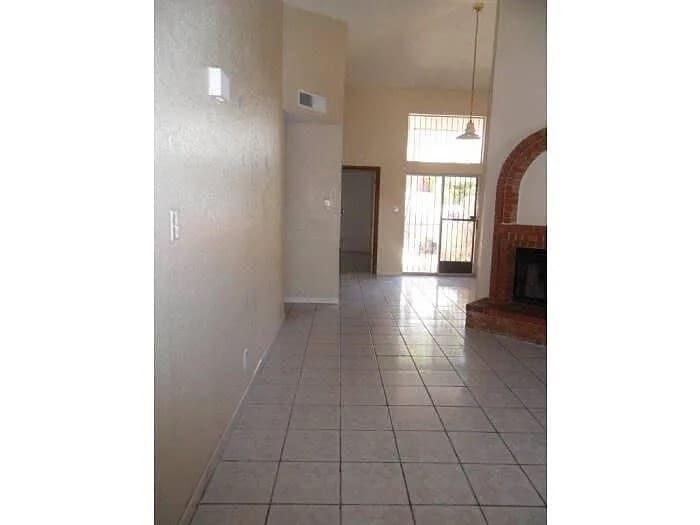 Building Photo - 850 Los Surcos Rd