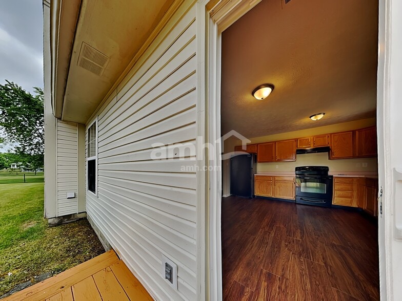 Building Photo - 408 N Shore Ct