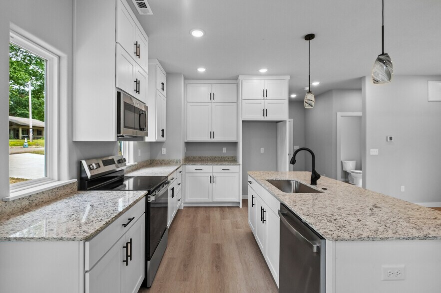 Building Photo - 2 Brightling Ln