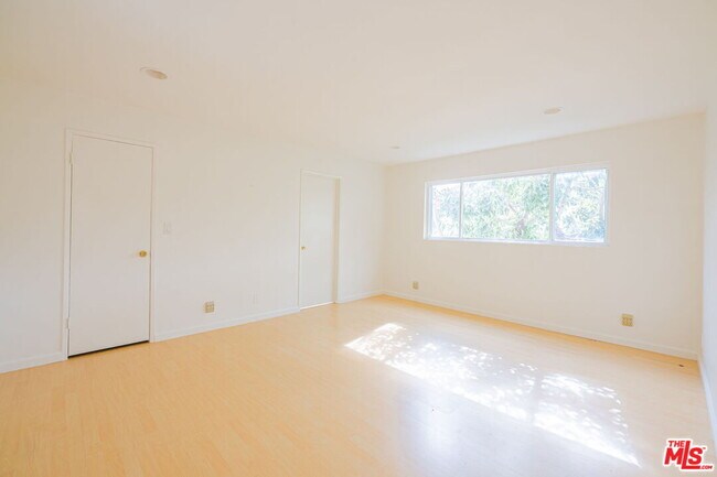 Building Photo - 1544 Stanford St