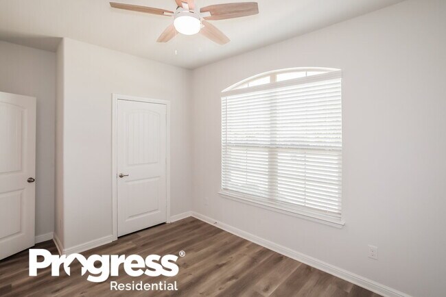 Building Photo - 9132 Golden Hollow Ln